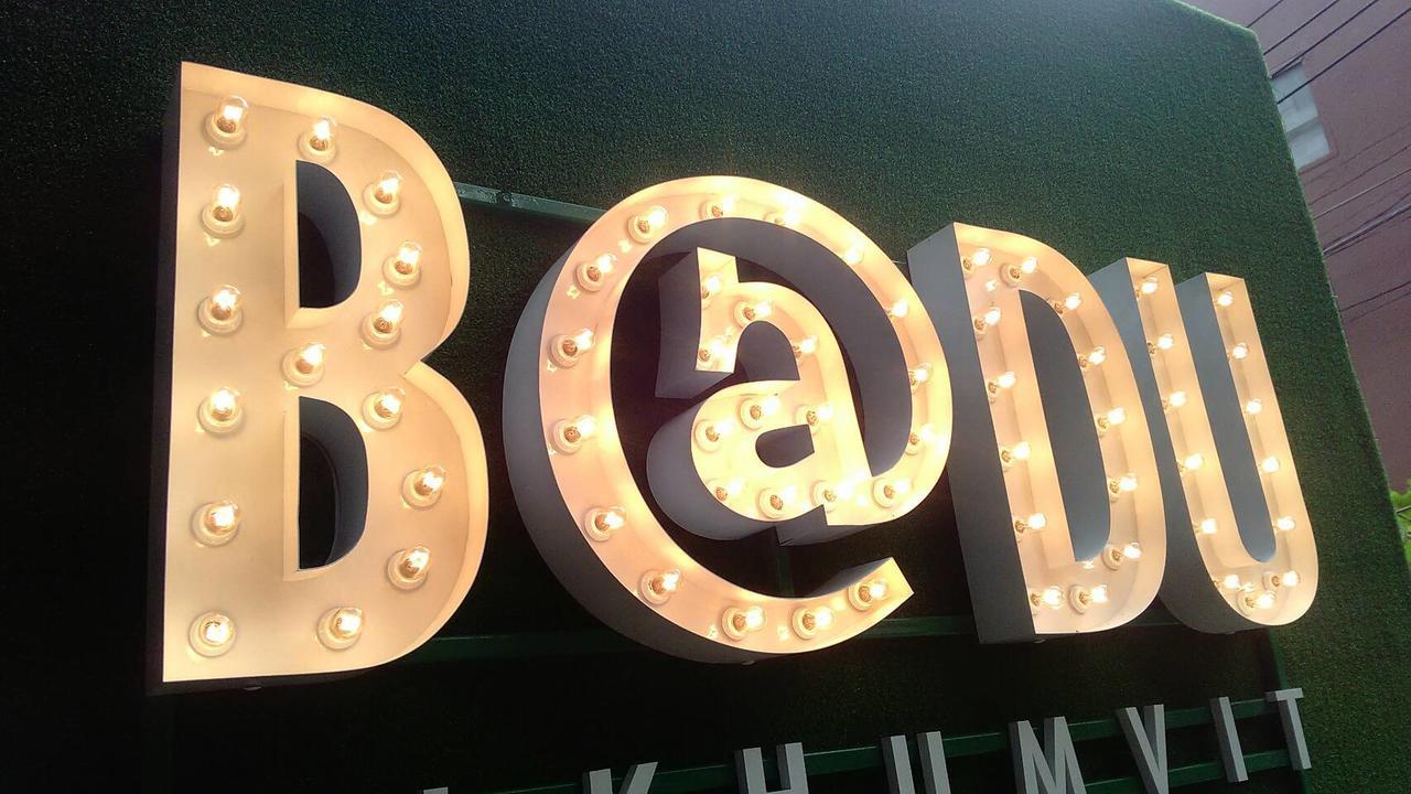 Badu Sukhumvit Dormitory Банкок Екстериор снимка