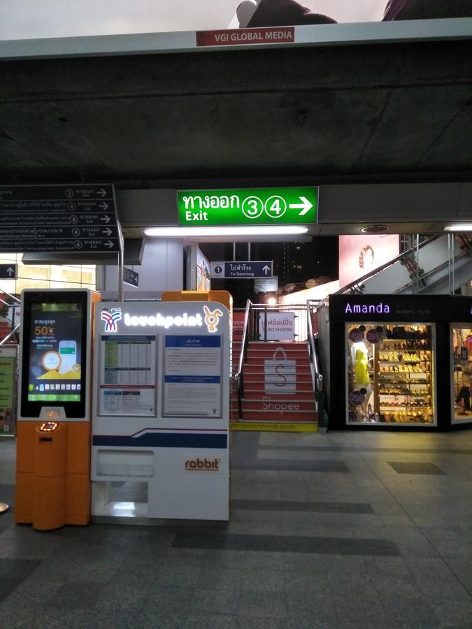 Badu Sukhumvit Dormitory Банкок Екстериор снимка
