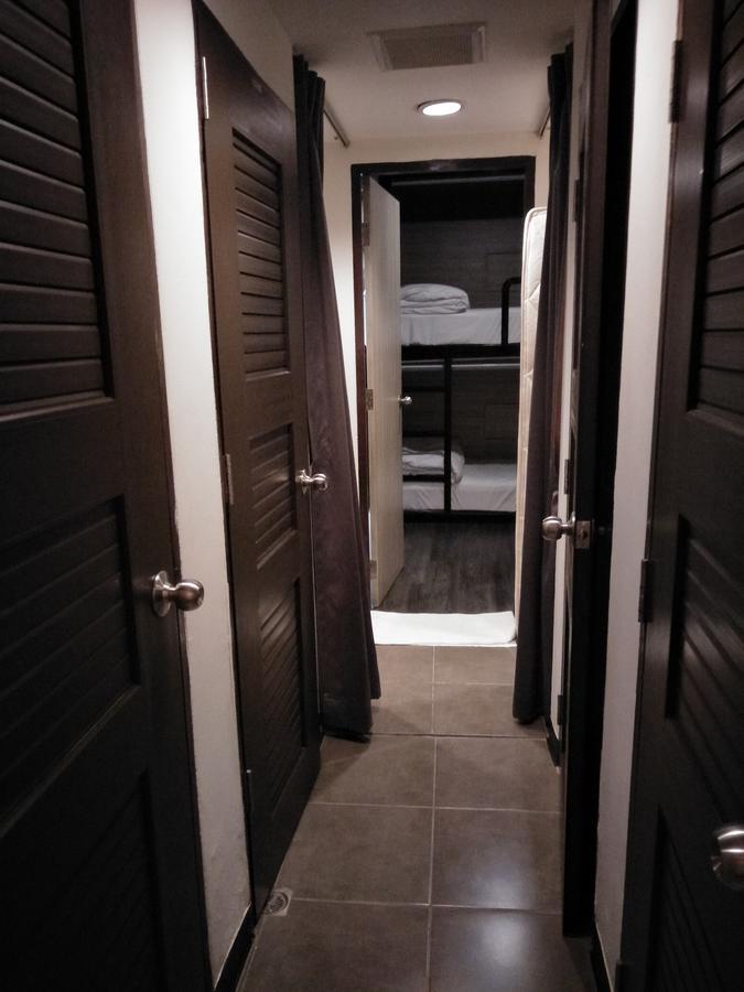 Badu Sukhumvit Dormitory Банкок Екстериор снимка