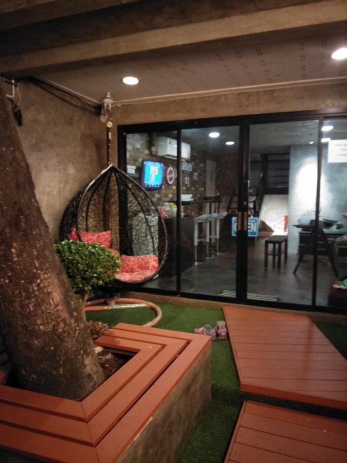 Badu Sukhumvit Dormitory Банкок Екстериор снимка