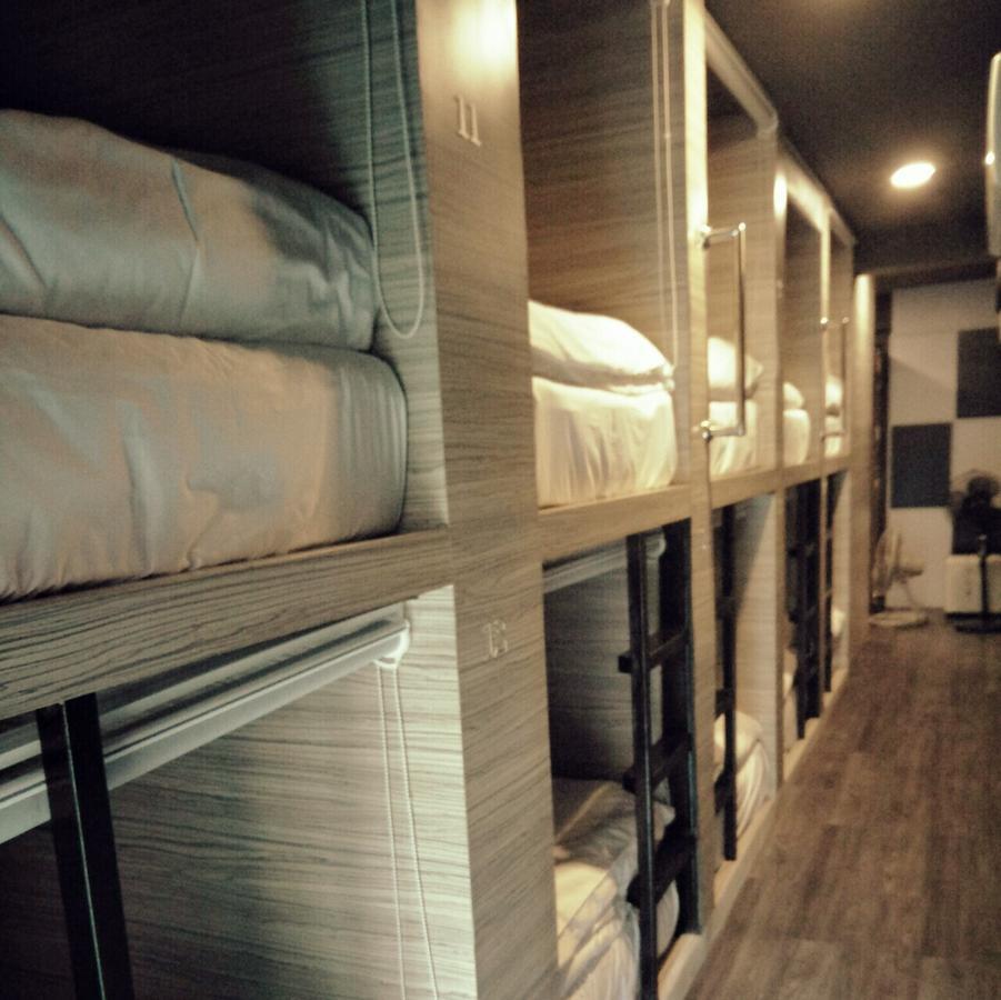 Badu Sukhumvit Dormitory Банкок Екстериор снимка