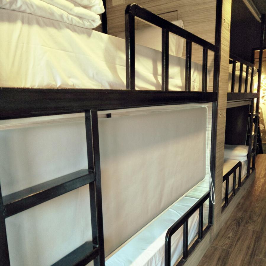 Badu Sukhumvit Dormitory Банкок Екстериор снимка