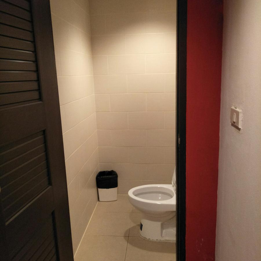 Badu Sukhumvit Dormitory Банкок Екстериор снимка