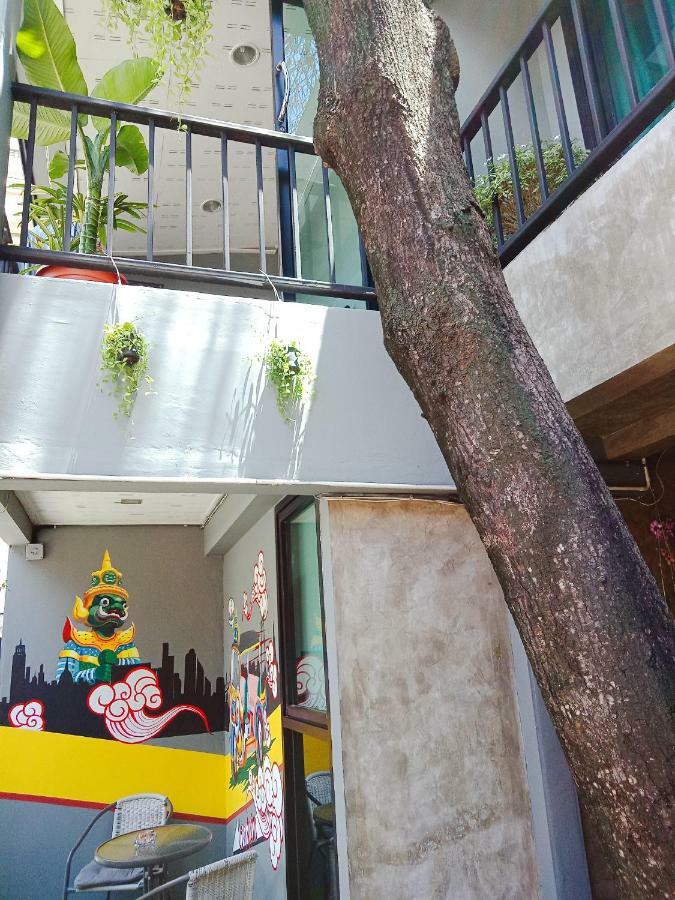 Badu Sukhumvit Dormitory Банкок Екстериор снимка