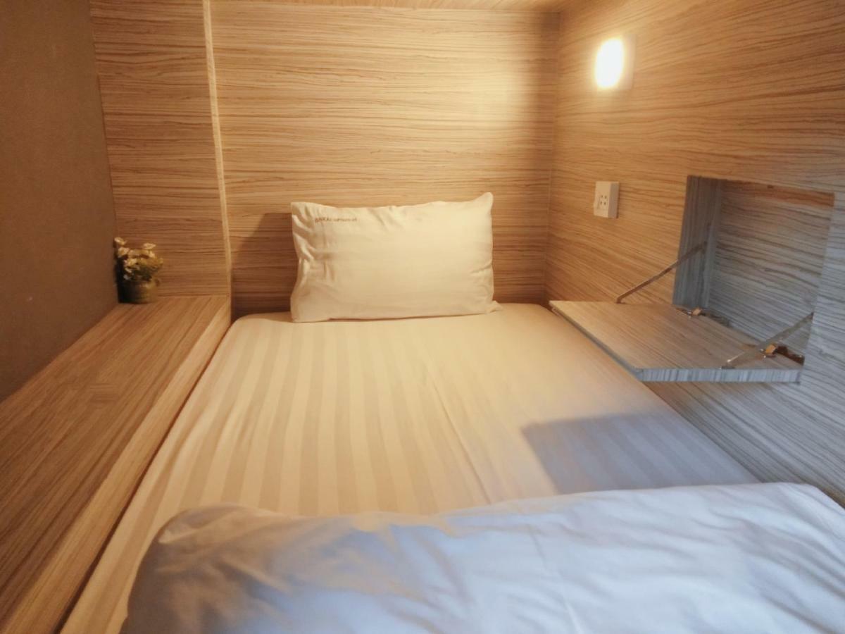 Badu Sukhumvit Dormitory Банкок Екстериор снимка