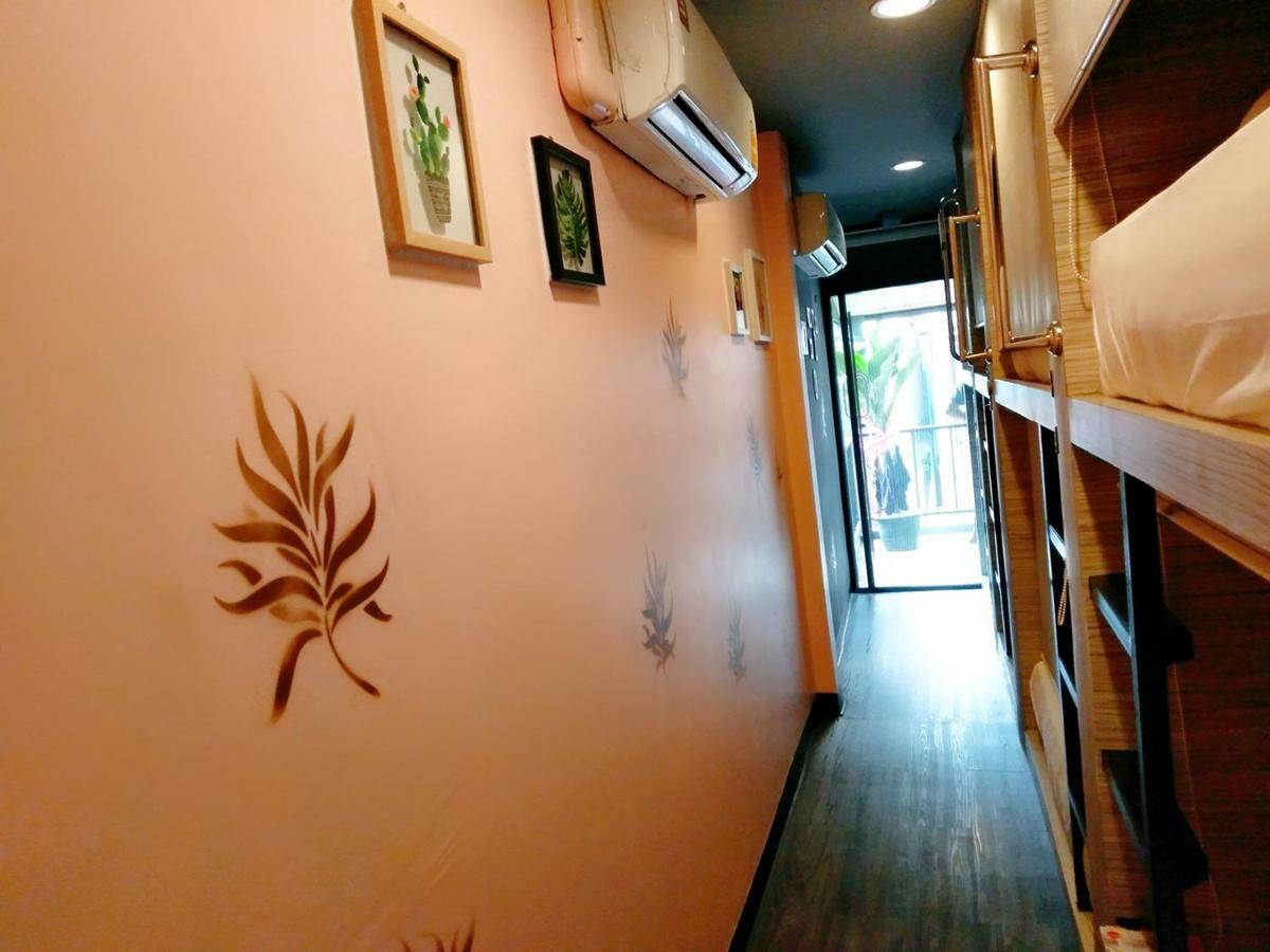 Badu Sukhumvit Dormitory Банкок Екстериор снимка