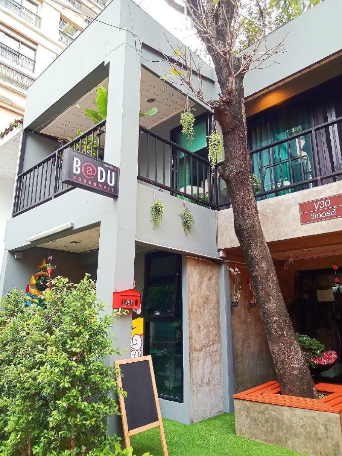 Badu Sukhumvit Dormitory Банкок Екстериор снимка