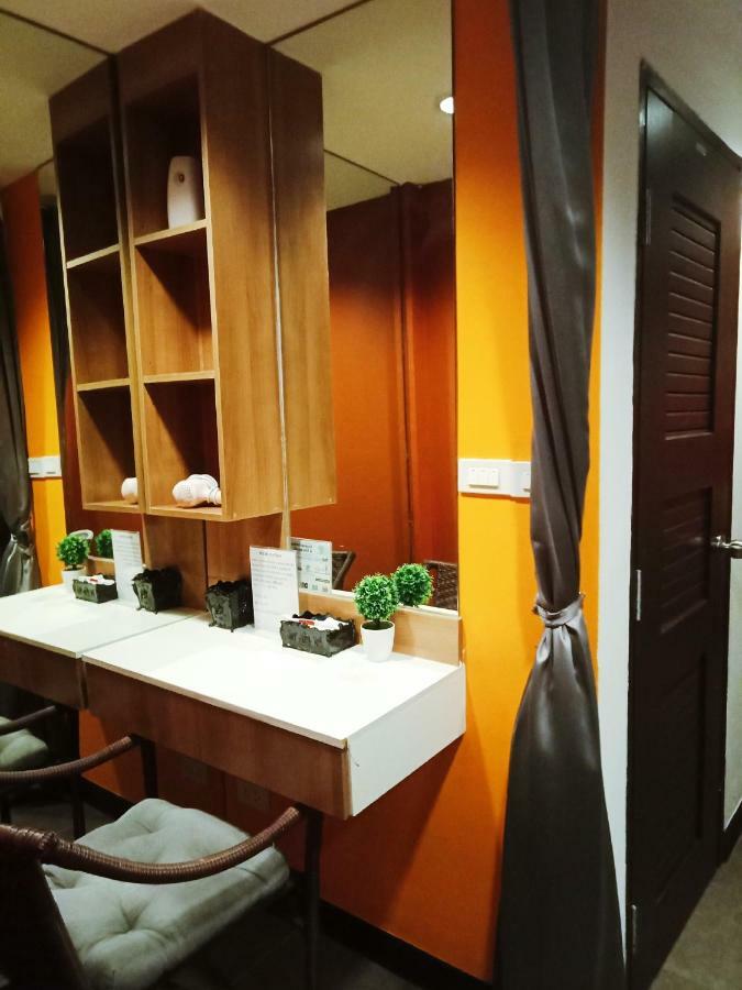 Badu Sukhumvit Dormitory Банкок Екстериор снимка