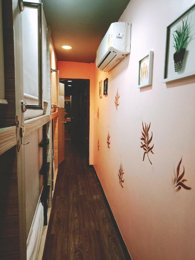 Badu Sukhumvit Dormitory Банкок Екстериор снимка