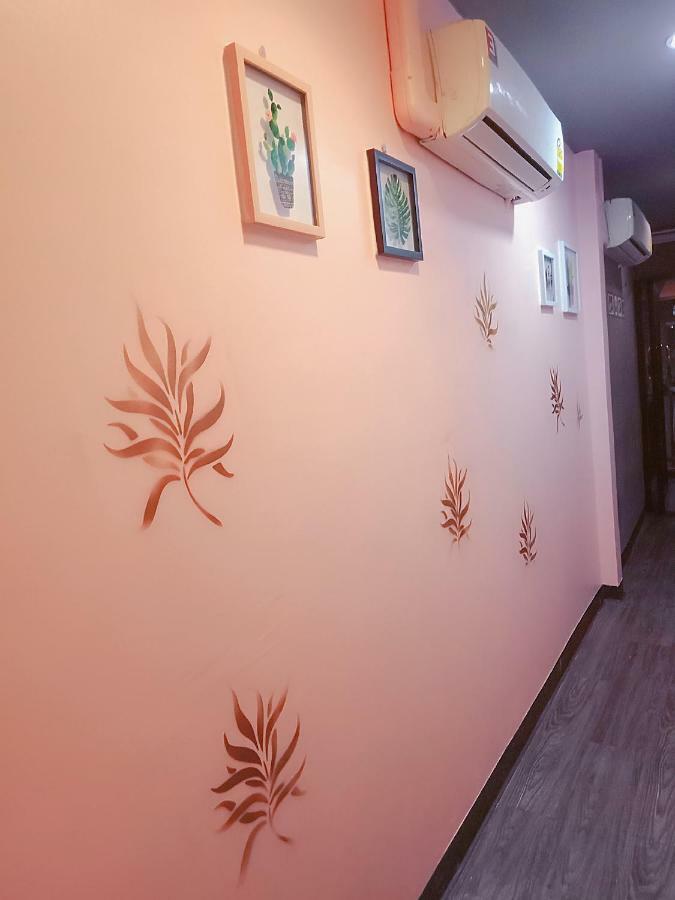 Badu Sukhumvit Dormitory Банкок Екстериор снимка