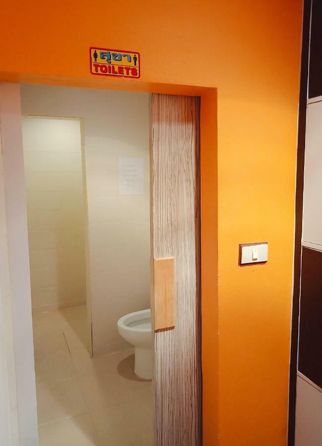 Badu Sukhumvit Dormitory Банкок Екстериор снимка