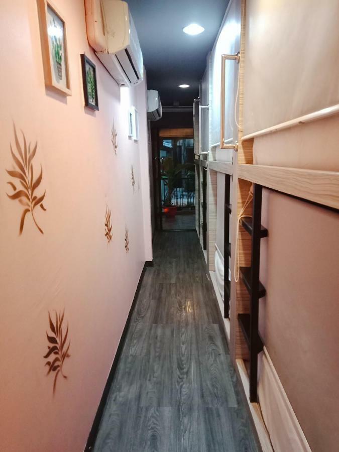 Badu Sukhumvit Dormitory Банкок Екстериор снимка