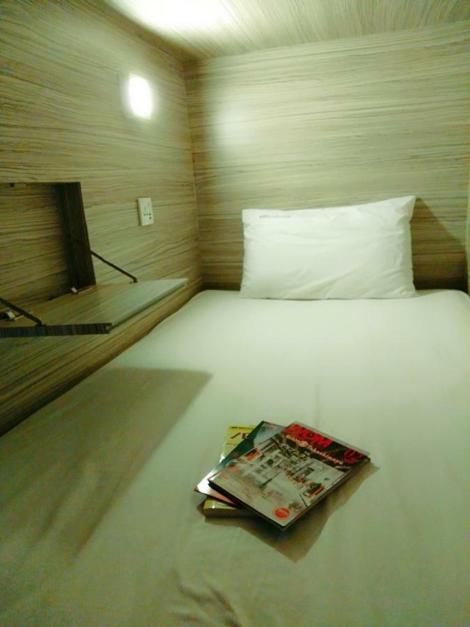Badu Sukhumvit Dormitory Банкок Екстериор снимка