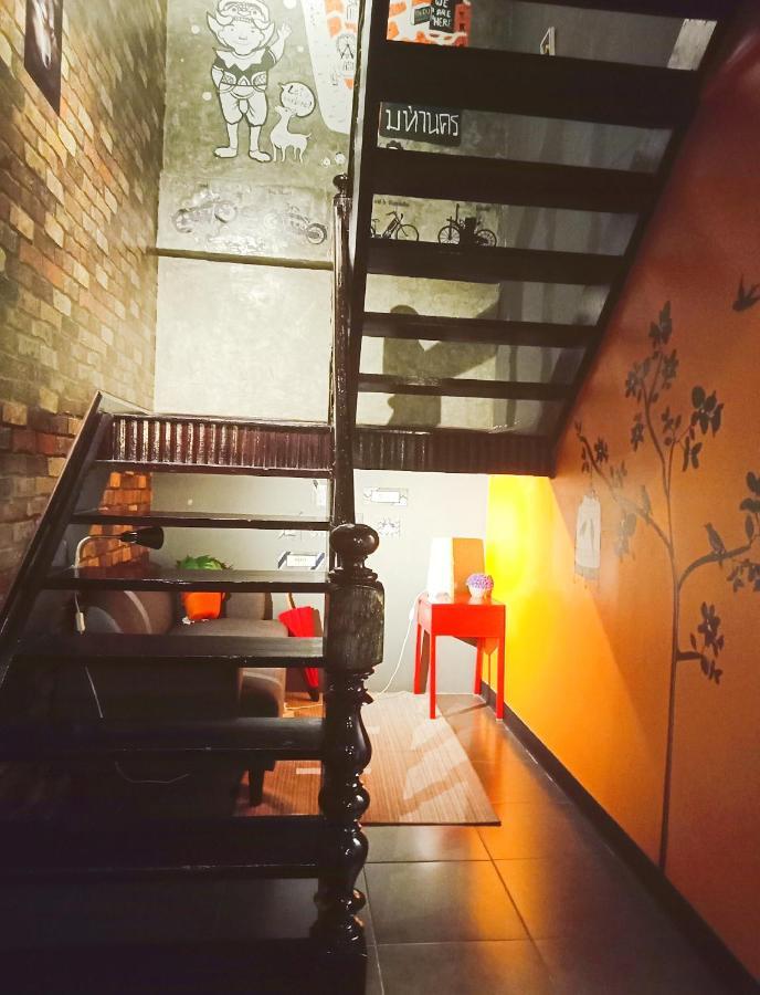 Badu Sukhumvit Dormitory Банкок Екстериор снимка